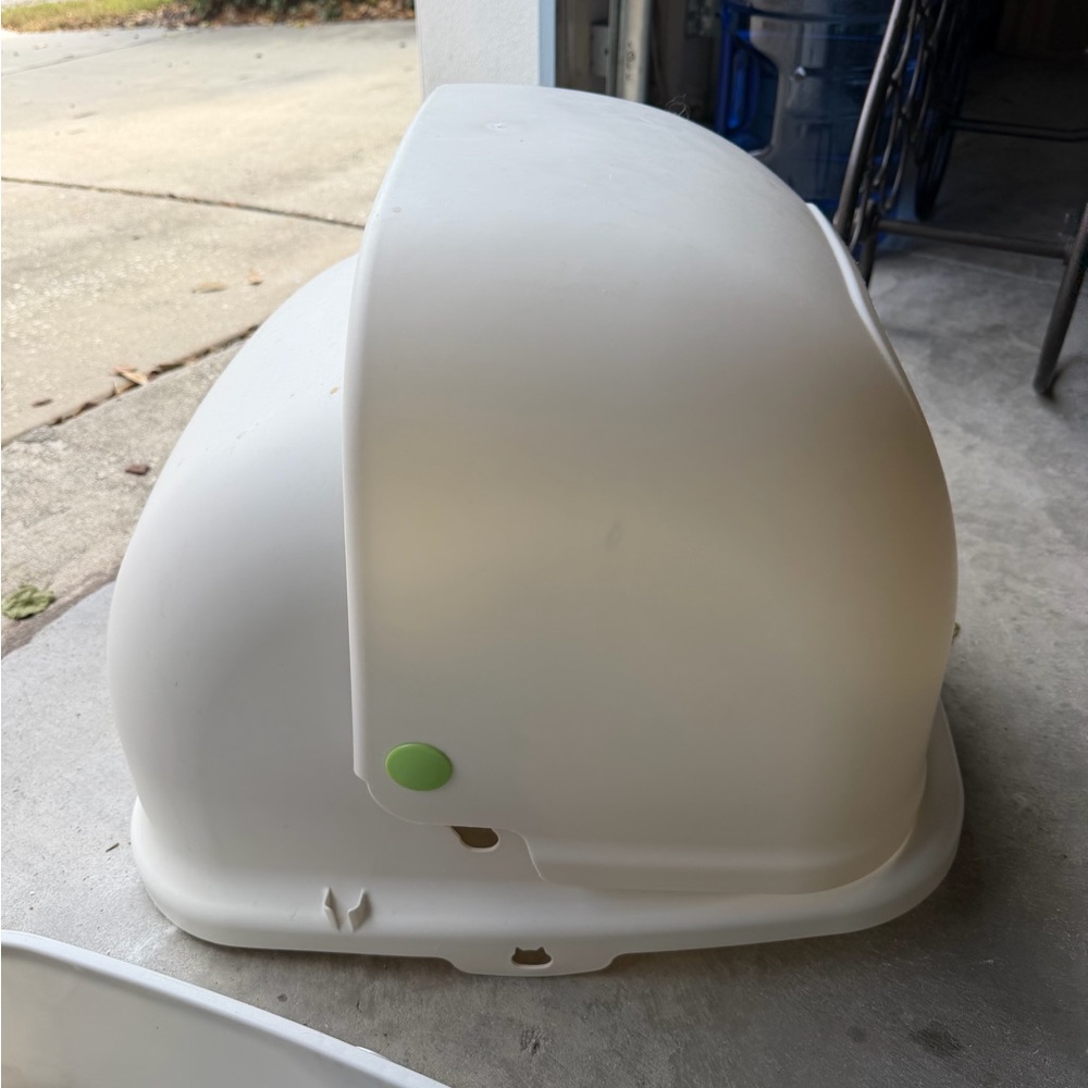 Covered Cat Litter Box - White
